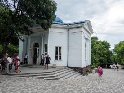 Источник "Славяновский" в курортном парке Железноводска