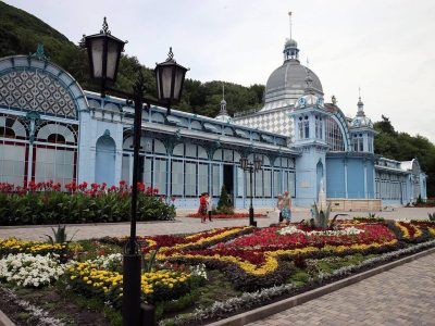Пушкинская галерея в лечебном парке г. Железноводска